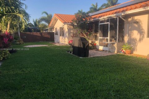 House in Miami, Florida 4 bedrooms, 191.47 sq.m. № 2036020 - photo 10