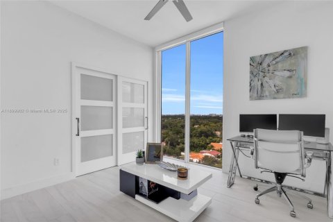 Condo in Miami, Florida, 2 bedrooms  № 1951866 - photo 12