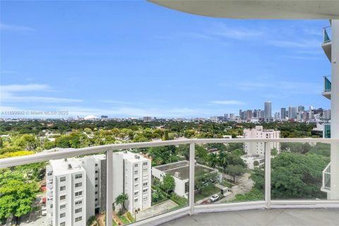 Condo in Miami, Florida, 2 bedrooms  № 1951866 - photo 11