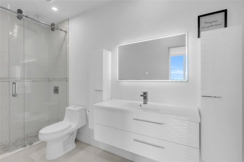 Condo in Miami, Florida, 2 bedrooms  № 1951866 - photo 7