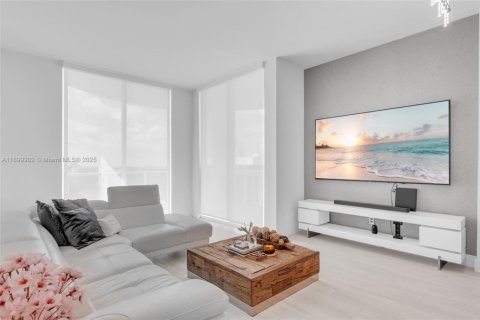 Condo in Miami, Florida, 2 bedrooms № 1951866