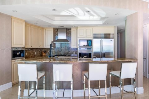 Condominio en alquiler en Bal Harbour, Florida, 2 dormitorios, 198.44 m2 № 1794021 - foto 10