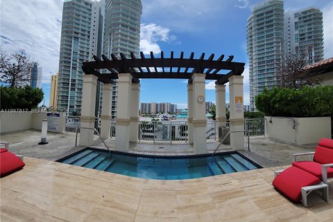 Condo in Sunny Isles Beach, Florida, 3 bedrooms  № 2003912 - photo 25