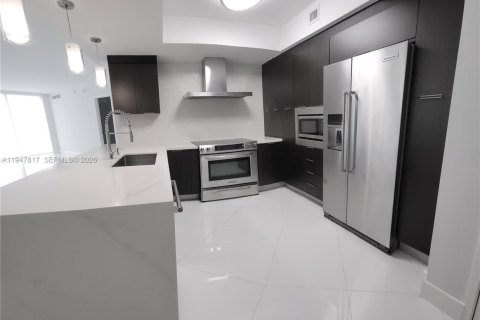 Condo in Sunny Isles Beach, Florida, 3 bedrooms  № 2003912 - photo 11