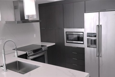 Condo in Sunny Isles Beach, Florida, 3 bedrooms  № 2003912 - photo 12