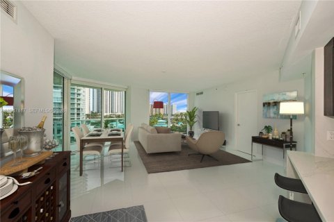 Condo in Sunny Isles Beach, Florida, 3 bedrooms  № 2003912 - photo 2