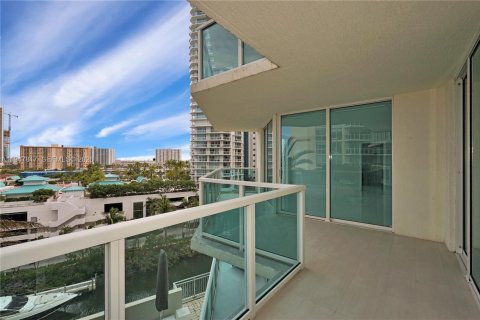 Condo in Sunny Isles Beach, Florida, 3 bedrooms  № 2003912 - photo 22