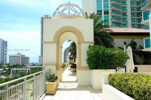 Condo in Sunny Isles Beach, Florida, 3 bedrooms  № 2003912 - photo 29