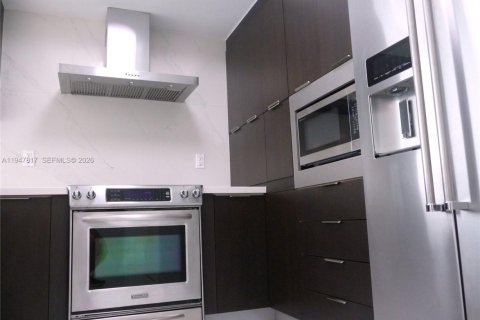 Condo in Sunny Isles Beach, Florida, 3 bedrooms  № 2003912 - photo 16