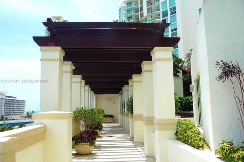 Condo in Sunny Isles Beach, Florida, 3 bedrooms  № 2003912 - photo 30