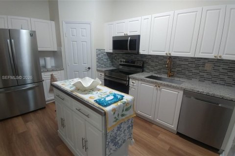 Adosado en venta en Homestead, Florida, 2 dormitorios, 132.94 m2 № 2055048 - foto 4