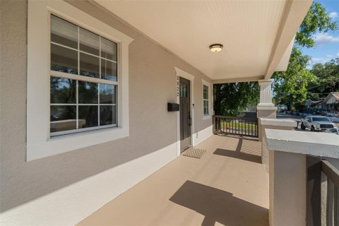 House in Tampa, Florida 3 bedrooms, 107.86 sq.m. № 2092063 - photo 2