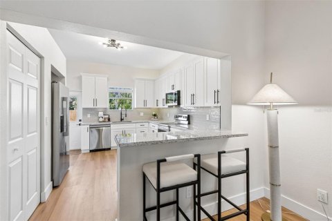 House in Tampa, Florida 3 bedrooms, 107.86 sq.m. № 2092063 - photo 8