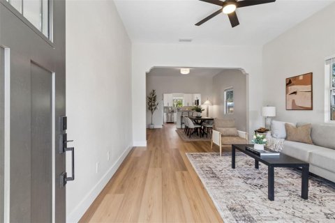 House in Tampa, Florida 3 bedrooms, 107.86 sq.m. № 2092063 - photo 3