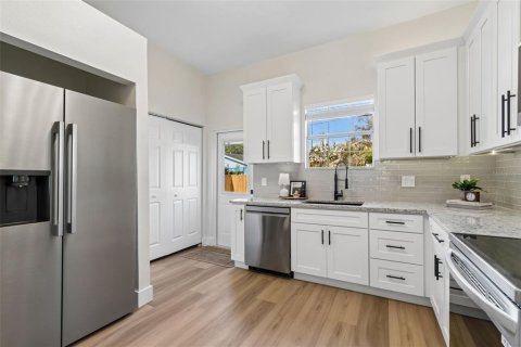 House in Tampa, Florida 3 bedrooms, 107.86 sq.m. № 2092063 - photo 11
