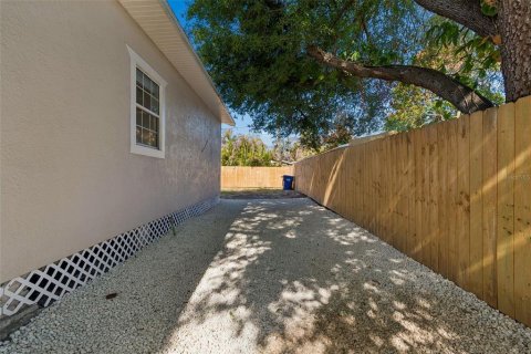 House in Tampa, Florida 3 bedrooms, 107.86 sq.m. № 2092063 - photo 22