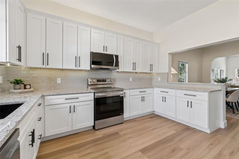 House in Tampa, Florida 3 bedrooms, 107.86 sq.m. № 2092063 - photo 12