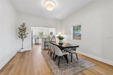 House in Tampa, Florida 3 bedrooms, 107.86 sq.m. № 2092063 - photo 6