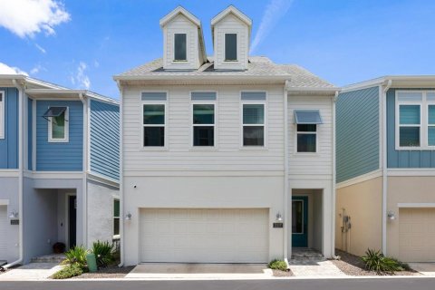 House in Sarasota, Florida 4 bedrooms, 251.86 sq.m. № 1786436 - photo 1