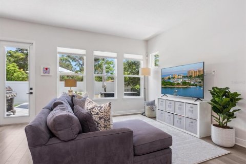 House in Sarasota, Florida 4 bedrooms, 251.86 sq.m. № 1786436 - photo 10