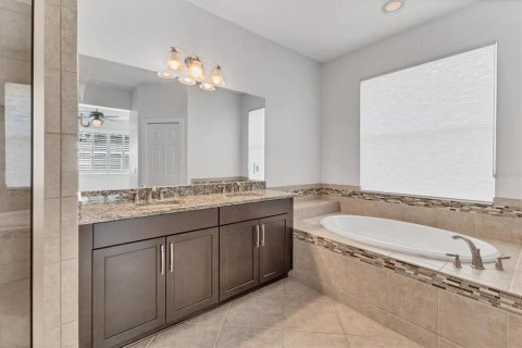 House in Venice, Florida 3 bedrooms, 190.45 sq.m. № 1796731 - photo 20