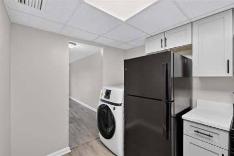 Copropriété à louer à Brandon, Floride: 2 chambres, 99.22 m2 № 2403013 - photo 16
