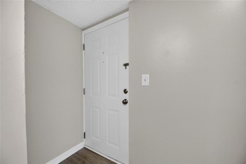 Copropriété à louer à Brandon, Floride: 2 chambres, 99.22 m2 № 2403013 - photo 9