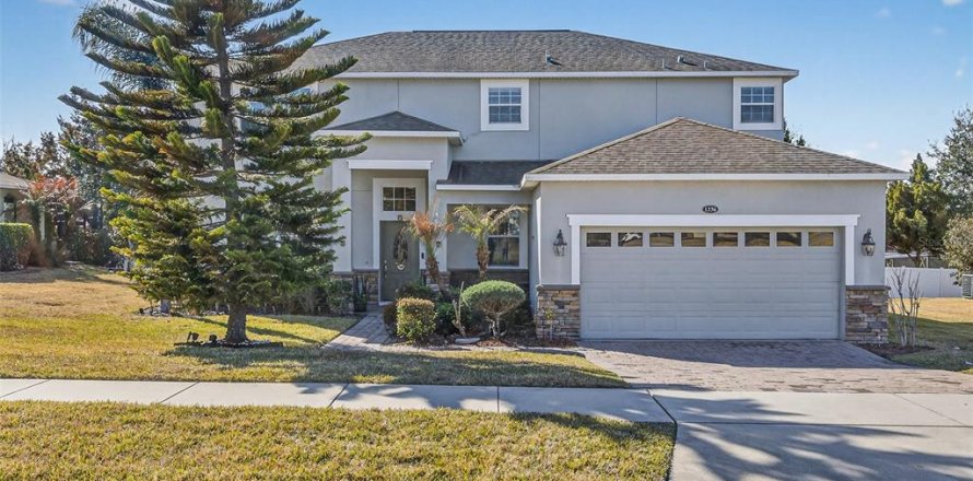 House in Clermont, Florida 4 bedrooms, 297.29 sq.m. № 2144629
