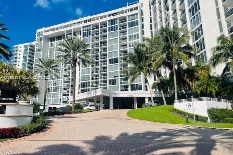 Condo in Bal Harbour, Florida, 1 bedroom  № 2074104 - photo 21