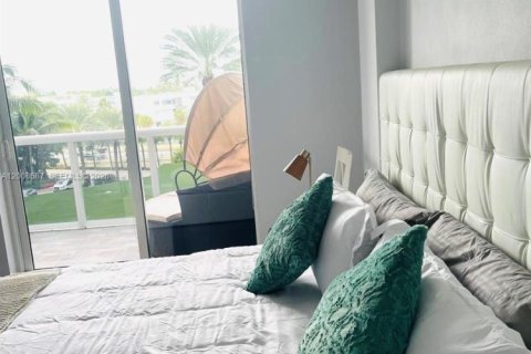 Condo in Bal Harbour, Florida, 1 bedroom  № 2074104 - photo 7