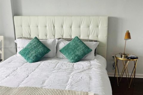 Condo in Bal Harbour, Florida, 1 bedroom  № 2074104 - photo 8
