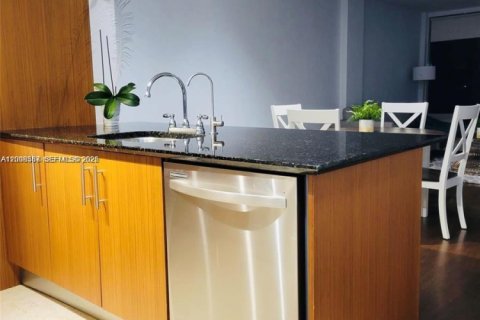 Condo in Bal Harbour, Florida, 1 bedroom  № 2074104 - photo 5