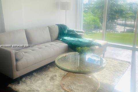 Condo in Bal Harbour, Florida, 1 bedroom  № 2074104 - photo 3