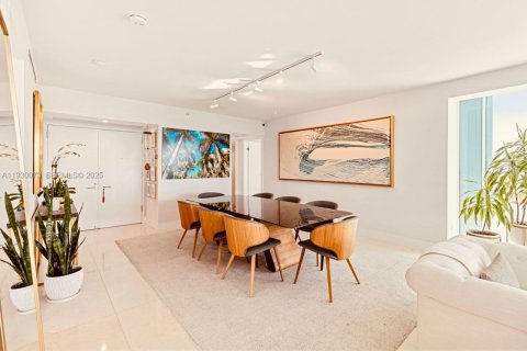 Condo in Miami, Florida, 2 bedrooms № 1988907 - photo 6