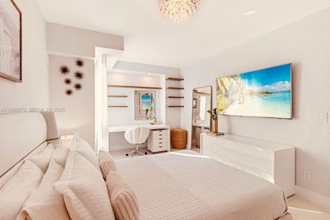 Condo in Miami, Florida, 2 bedrooms № 1988907 - photo 17