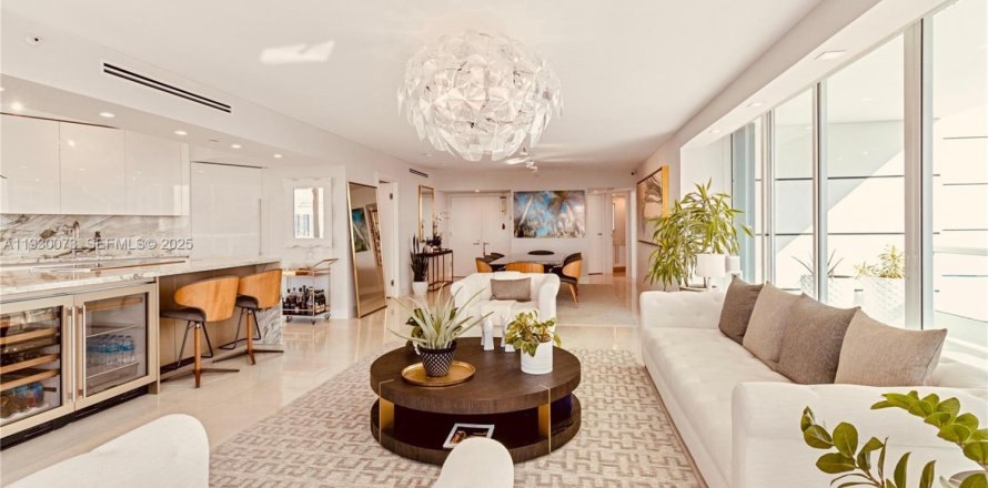 Condo in Miami, Florida, 2 bedrooms № 1988907