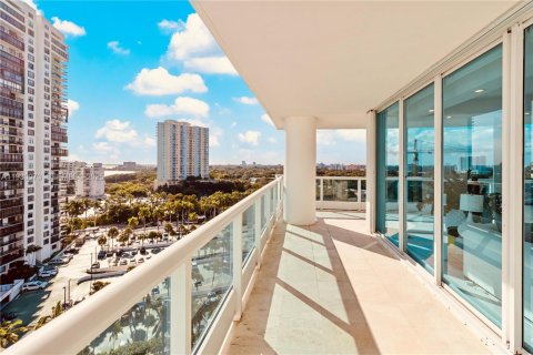 Condo in Miami, Florida, 2 bedrooms № 1988907 - photo 22