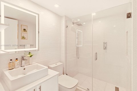 Condo in Miami, Florida, 2 bedrooms № 1988907 - photo 20