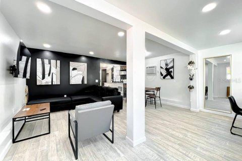 Commercial property in Orlando, Florida 231.88 sq.m. № 2095547 - photo 23