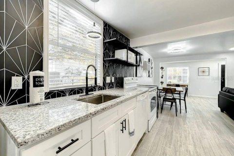 Commercial property in Orlando, Florida 231.88 sq.m. № 2095547 - photo 28