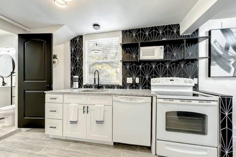 Commercial property in Orlando, Florida 231.88 sq.m. № 2095547 - photo 29