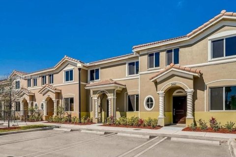 Adosado en venta en Homestead, Florida, 4 dormitorios, 127.65 m2 № 1849230 - foto 1