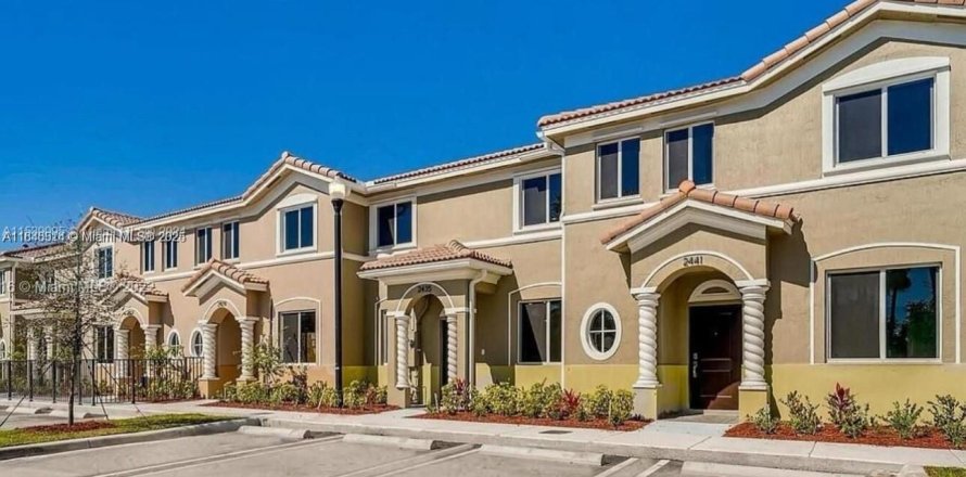 Adosado en Homestead, Florida 4 dormitorios, 127.65 m2 № 1849230