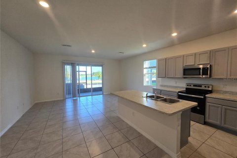 Townhouse in Davenport, Florida 3 bedrooms, 163.32 sq.m. № 1803192 - photo 12