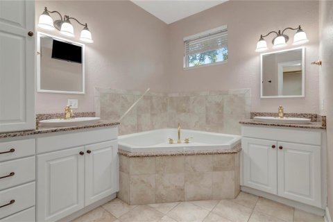 Villa ou maison à vendre à Tampa, Floride: 2 chambres, 129.41 m2 № 2431105 - photo 19