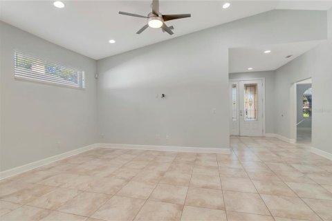 Villa ou maison à vendre à Tampa, Floride: 2 chambres, 129.41 m2 № 2431105 - photo 14