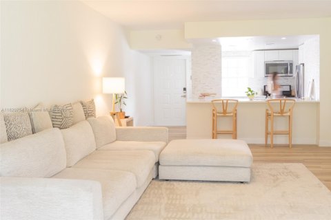 Condo in Pompano Beach, Florida, 2 bedrooms  № 1785740 - photo 7