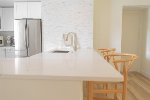 Condo in Pompano Beach, Florida, 2 bedrooms  № 1785740 - photo 4