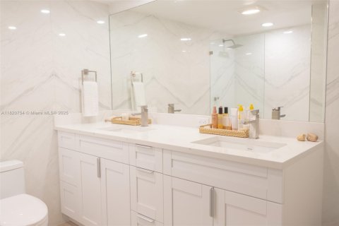 Condo in Pompano Beach, Florida, 2 bedrooms  № 1785740 - photo 18