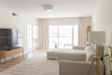 Condo in Pompano Beach, Florida, 2 bedrooms  № 1785740 - photo 8